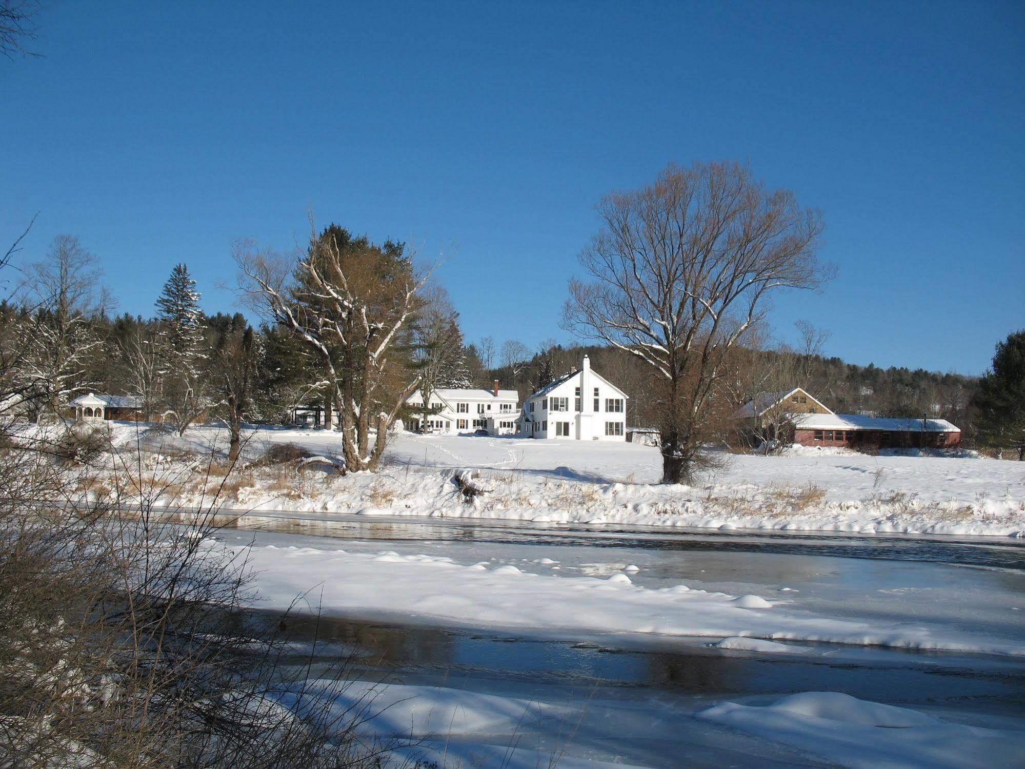 The Lincoln Inn & Restaurant At The Covered Bridge Woodstock Exterior photo
